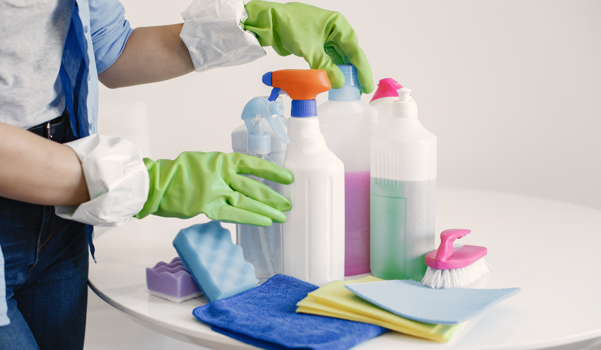 Por que não se deve misturar produtos de limpeza: entenda os riscos
